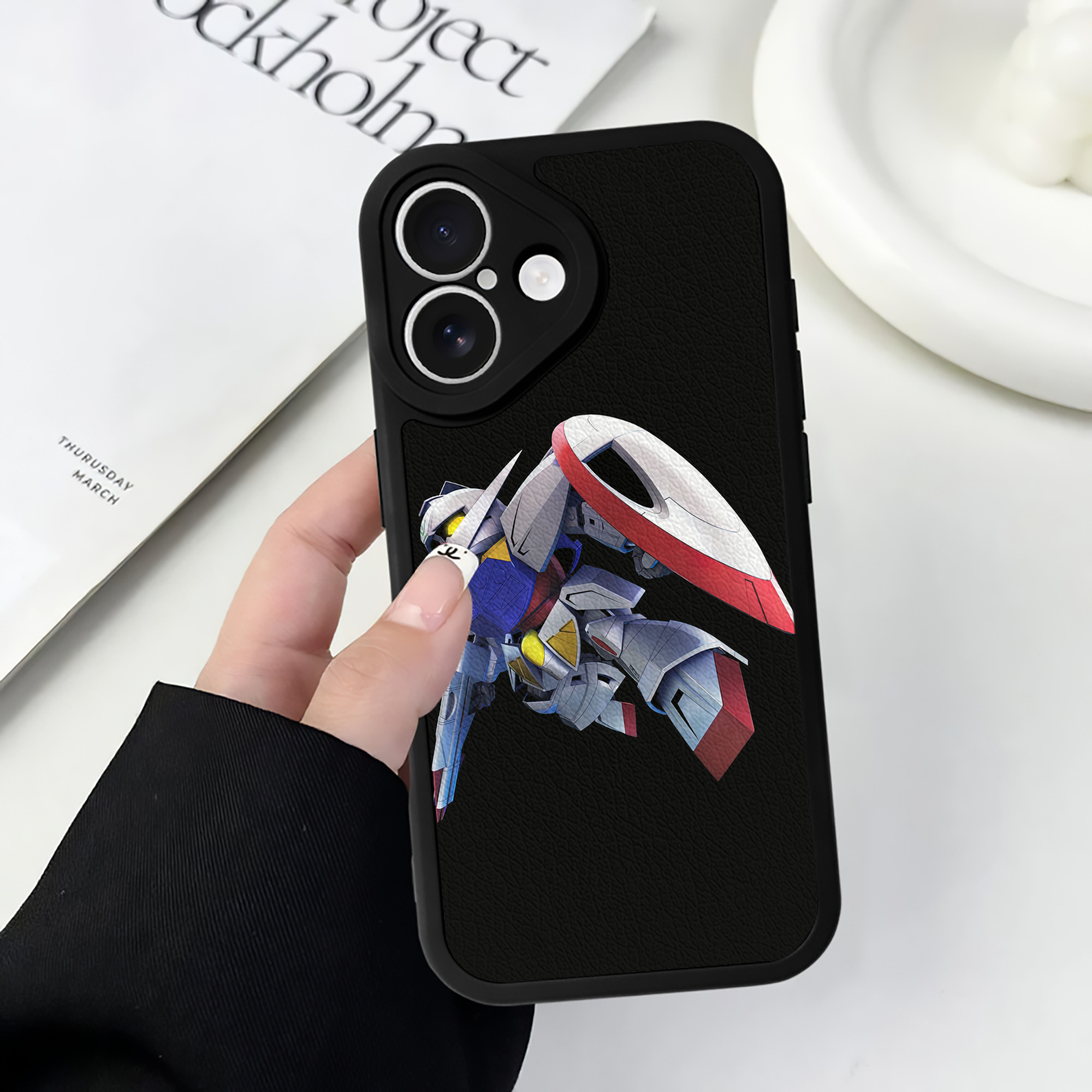 （画像用） 機動戦士ガンダム Mobile Suit Gundam 【iPhone 16シリーズ対応】シリコンスマホケース（レザー調） 材質：シリコン